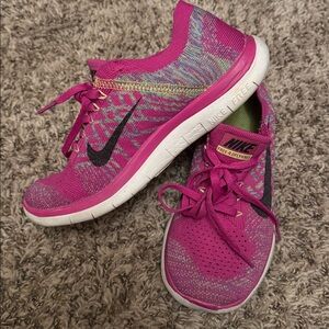 Nike Magenta Run Free 4.0 Flyknit Womens size 5.5